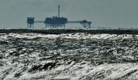 Plano de Trump para exploração offshore sofre primeiro revés