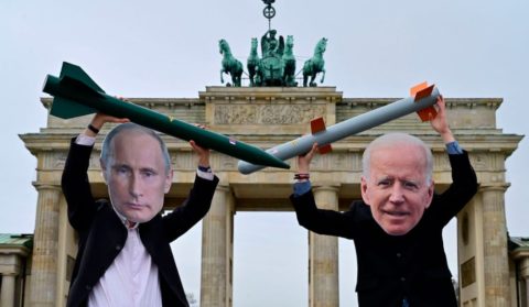 Falas de Biden elevam tensão entre EUA e Rússia