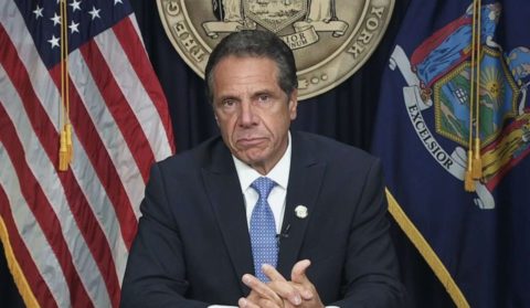 Governador de NY, Andrew Cuomo, renuncia após acusações de assédio sexual