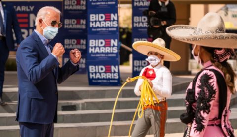 Biden, os Latinos e as eleições de novembro de 2022