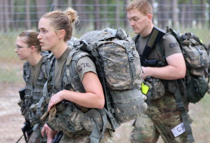 Sai relatório do Comitê Consultivo de Defesa para Políticas das Mulheres nas Forças Armadas dos EUA