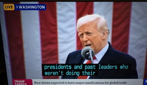'Padrão da política externa de Trump é a chantagem', afirma professor da UnB
