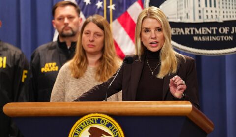 Pam Bondi, a isca de Trump no escândalo ‘Epstein Files’ e na passagem do SAVE Act