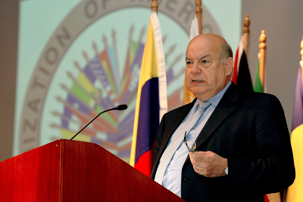 José Miguel Insulza comenta desafios da democracia no continente americano