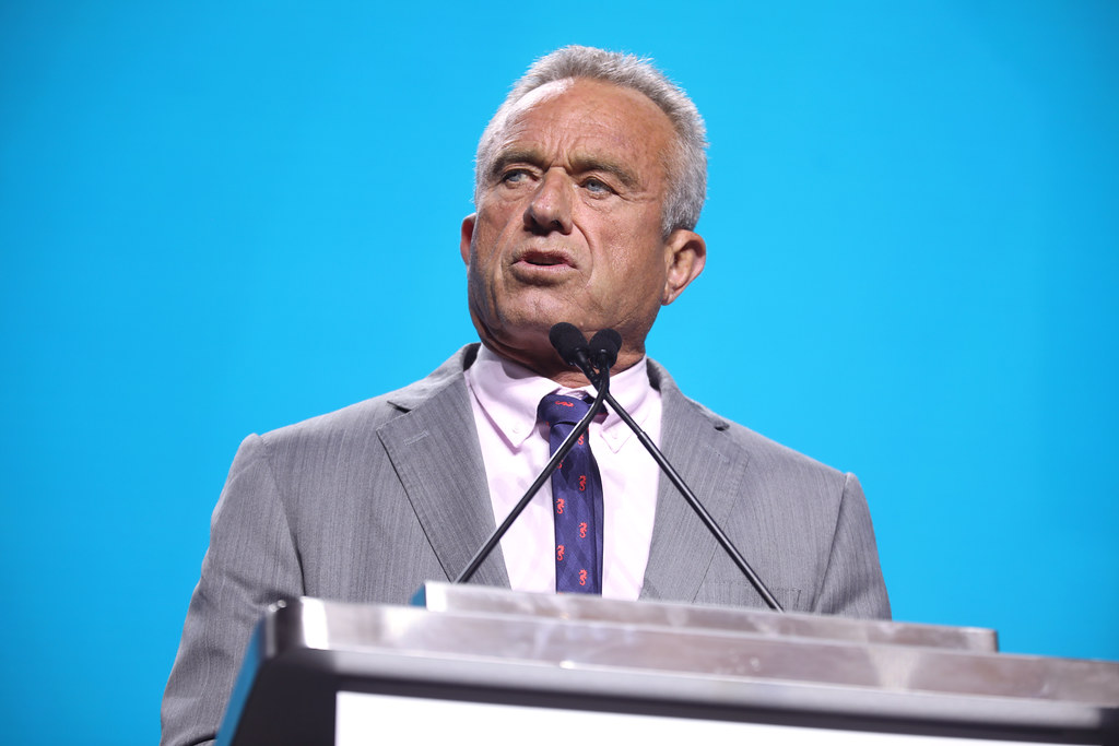 Novas políticas vacinais sob RFK: conheça o Comitê Consultivo sobre Práticas de Imunização 