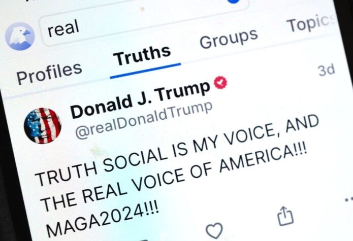 '​​​O Gafanhoto torna-se pesado': a rede Truth Social como realidade alternativa em Trump 2.0