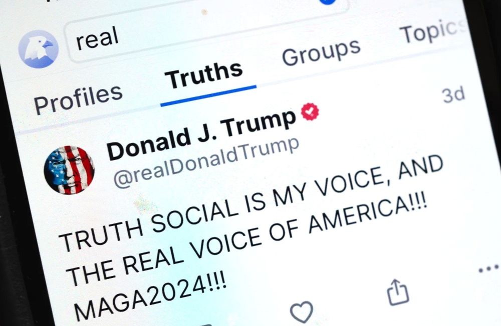 ‘​​​O Gafanhoto torna-se pesado’: a rede Truth Social como realidade alternativa em Trump 2.0